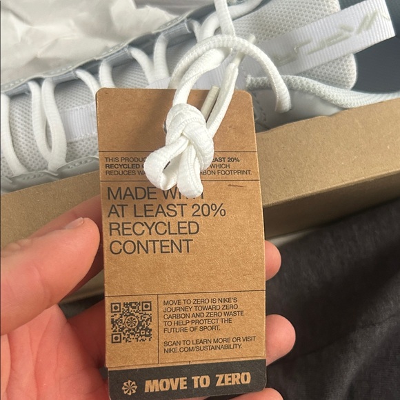 Nike White Sports Cleats - Picture 3 of 5